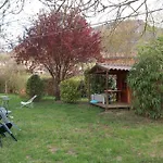 Maison Aux Volets Rouges