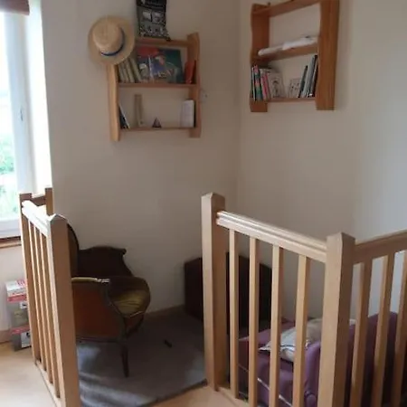 Maison Aux Volets Rouges Tournemire (Aveyron)