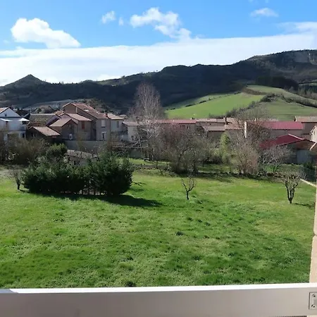 Maison Aux Volets Rouges