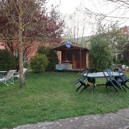 Maison Aux Volets Rouges * Tournemire (Aveyron)