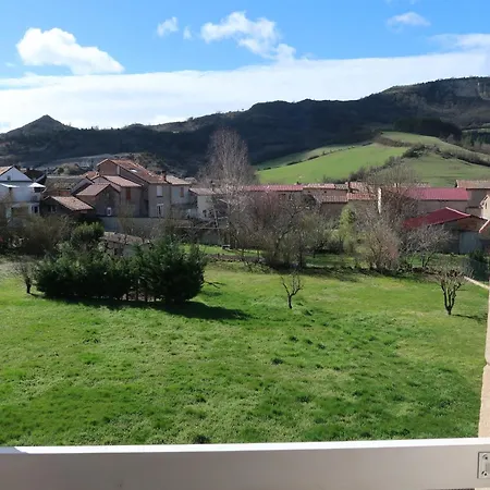 Maison Aux Volets Rouges