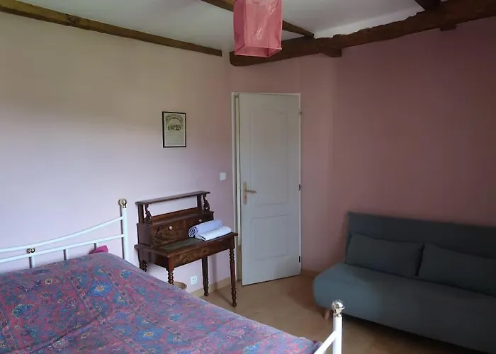 Maison Aux Volets Rouges Tournemire (Aveyron)