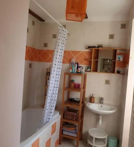 Maison Aux Volets Rouges Lägenhet *