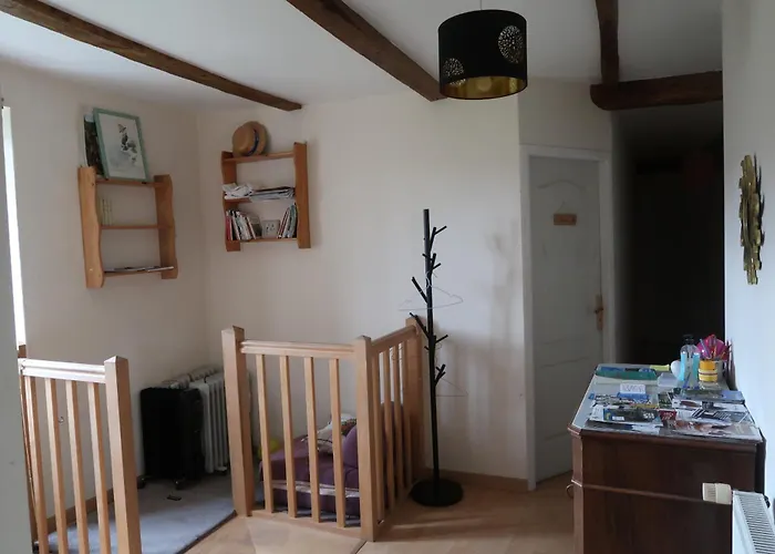 Maison Aux Volets Rouges *